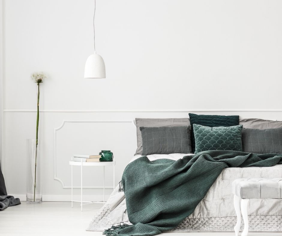 5 błędów w sypialni, które odbierają Ci energię na cały dzień